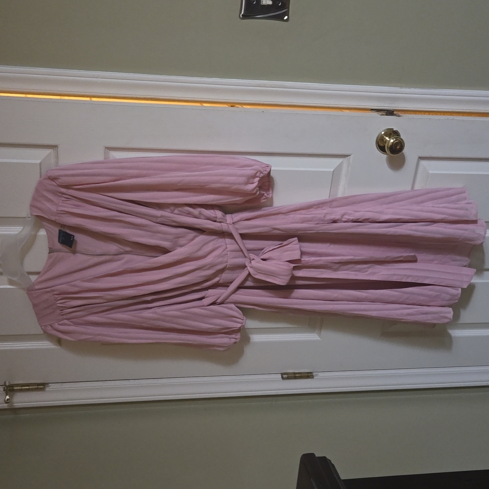 Pink V neck dress. GUC